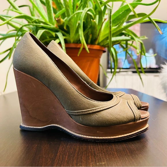 Michael Kors Olive Green Leather & Canvas Peep-Toe Wedges | Size 6 - Picture 2 of 9